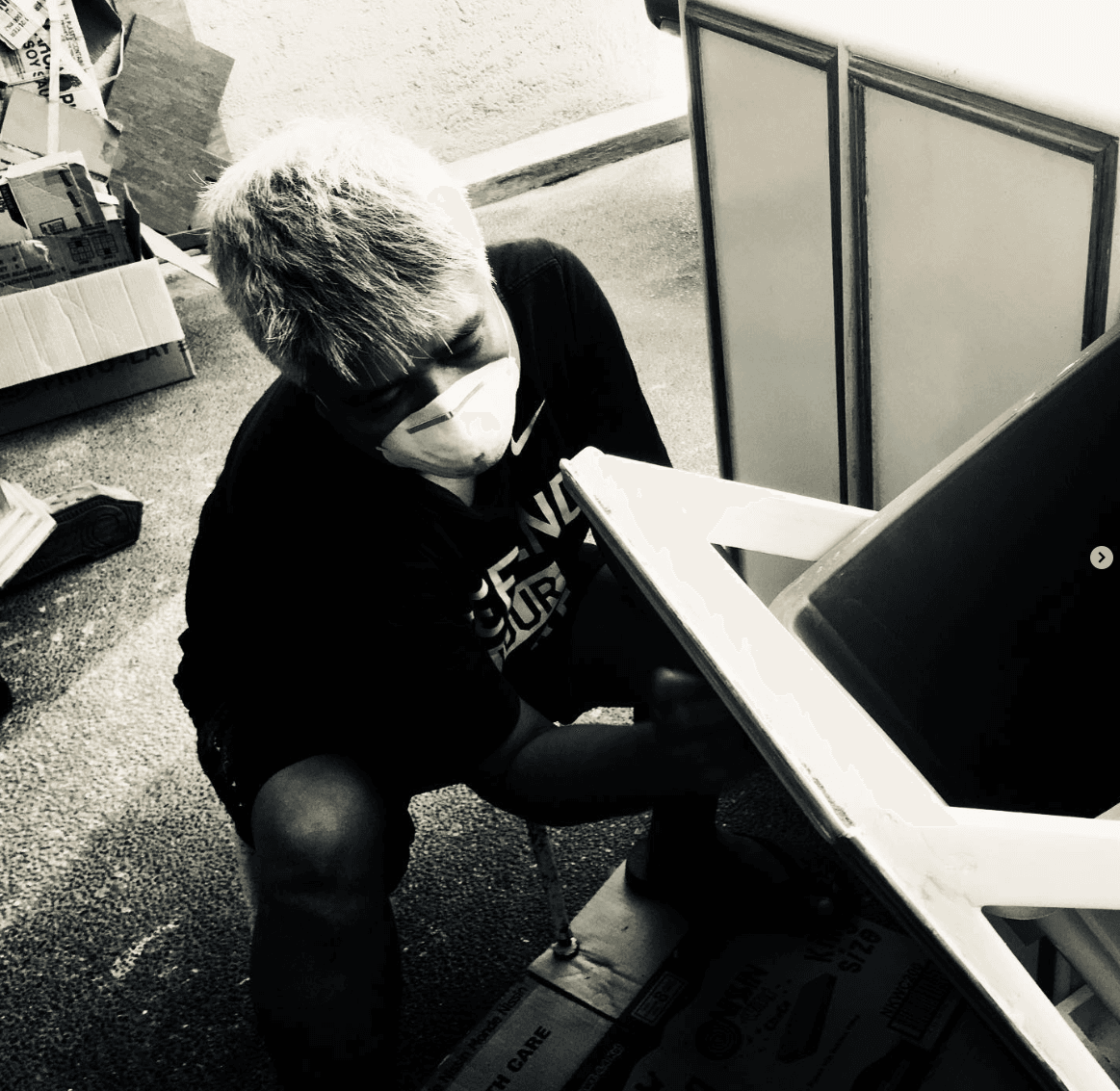 Aljed Alejo working in the workshop